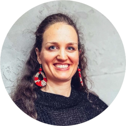 Dr. med. dent. Eva. C. Meierhöfer Fachzahnärztin für Oralchirurgie Dr. med. dent. Eva. C. Meierhöfer Fachzahnärztin für Oralchirurgie